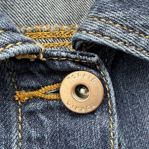 Torrid Denim Trucker Jacket Vintage Tencel Women +3 Medium Wash Blue - Picture 4 of 12